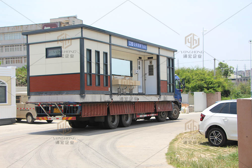 生態(tài)環(huán)保廁所裝車