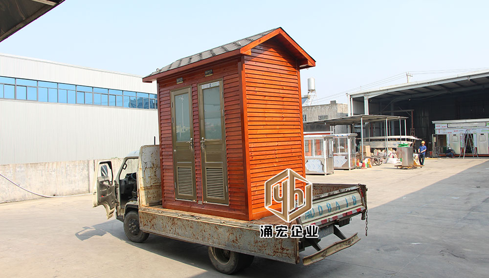 防腐木環(huán)保廁所裝車